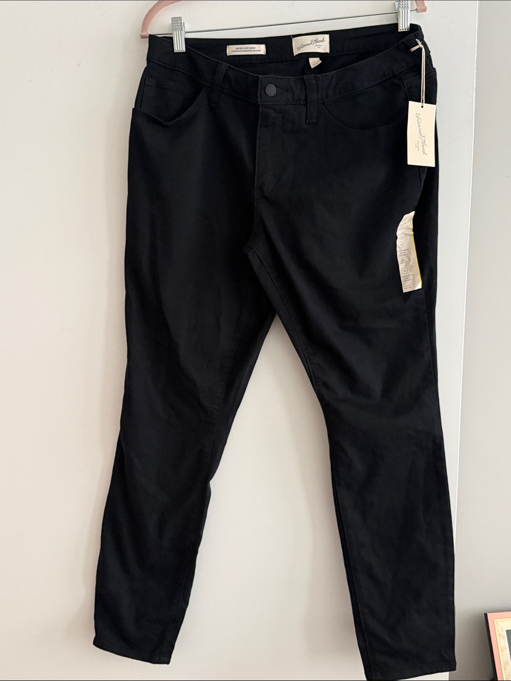 Universal Thread Black Mid Rise Curvy Skinny Black Jeans